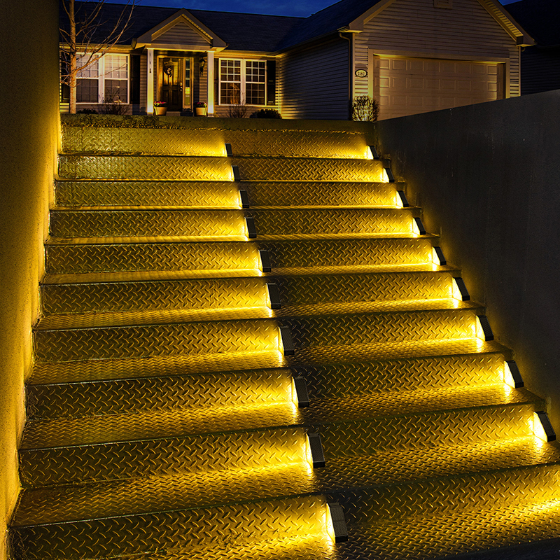 Solar-Powered Step Lights, Out - Deck Step Light 评论和价格