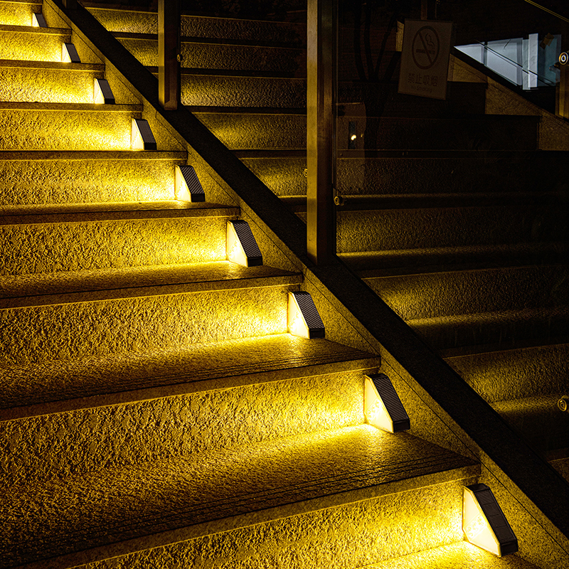 Solar-Powered Step Lights, Out - Deck Step Light 评论和价格